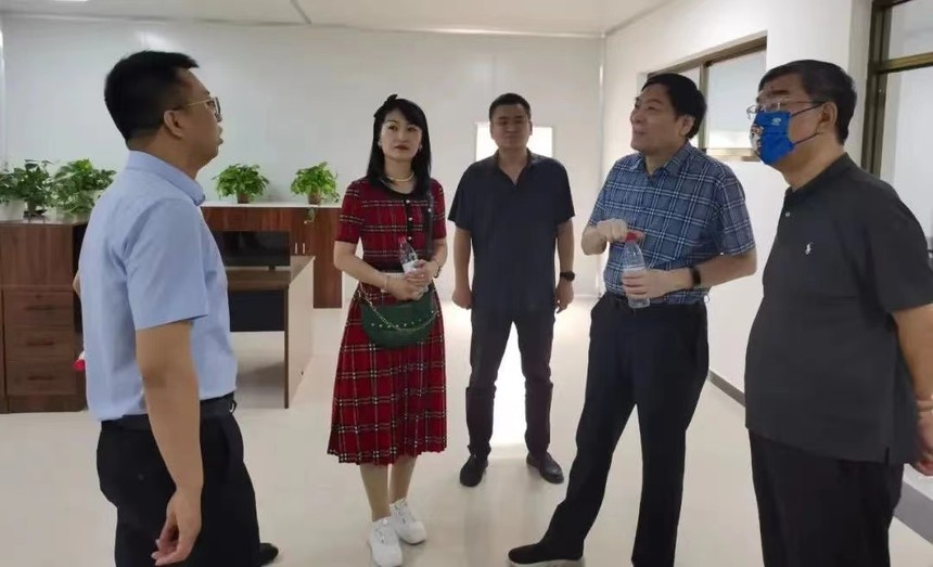 河北省医药行业协会刘骁悍书记一行走进河北永丰药业 image